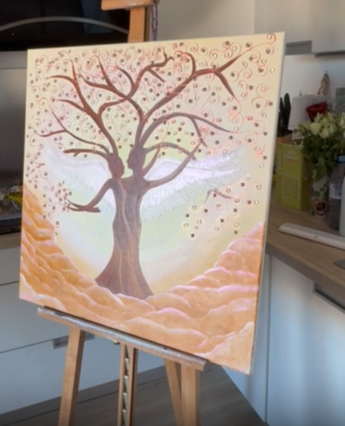 Peinture de Christiane Orsini représentant un grand arbre aux branches organiques dans une atmosphère lumineuse et poudrée