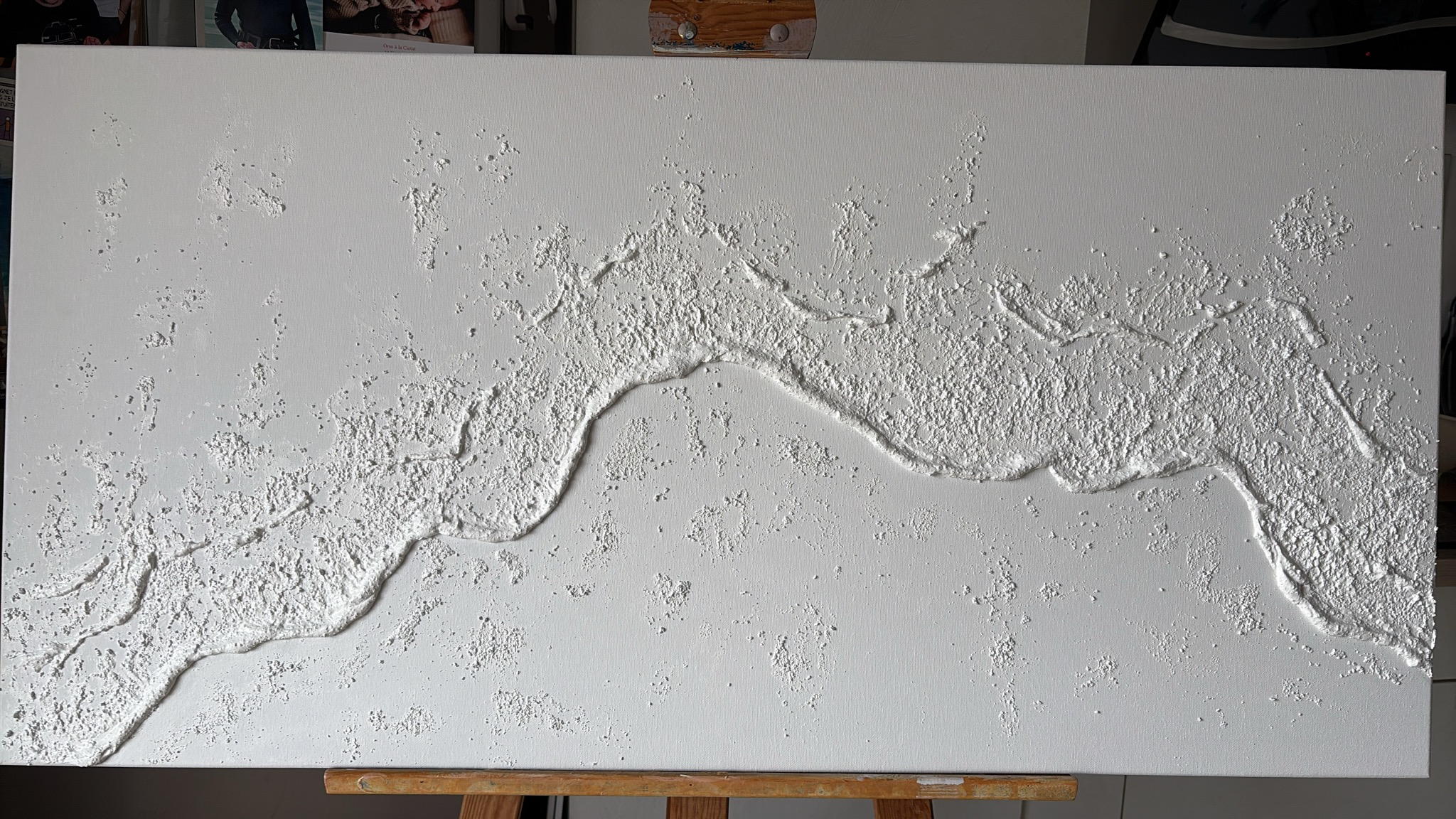 Peinture texturée blanche de Christiane Orsini avec reliefs organiques